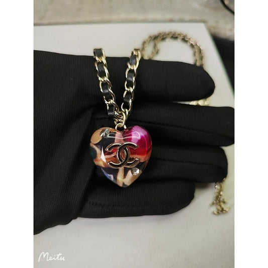 18K Chanel Heart Pendant Necklace