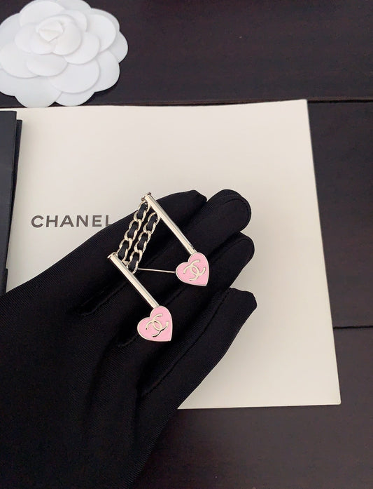 18K Chanel Music Symbol Brooch