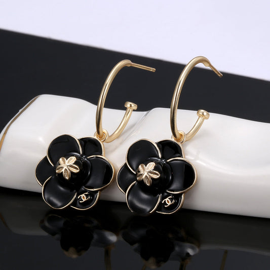18K Chanel Flower Earrings